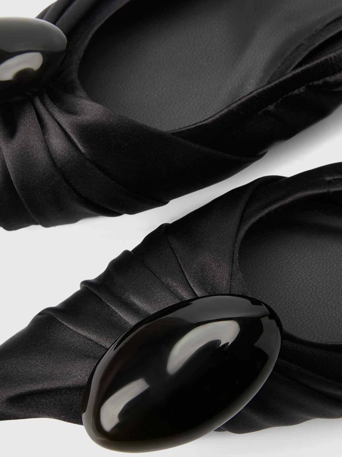 Cihi Refined Satin Pointed