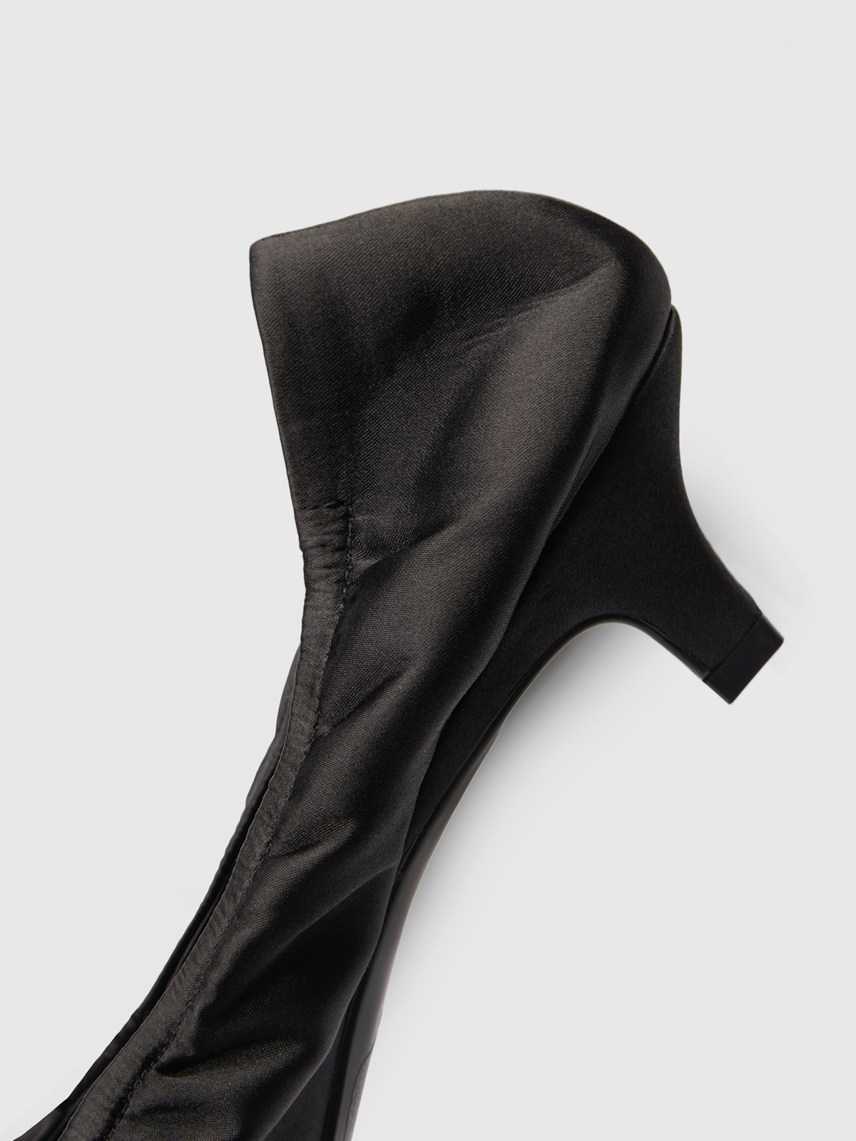 Cihi Refined Satin Pointed