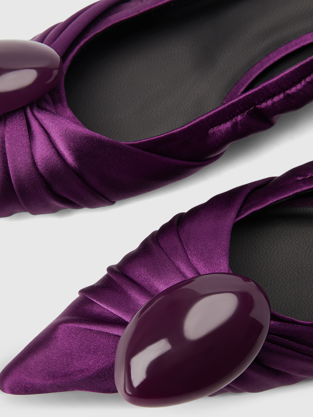 Cihi Refined Satin Pointed